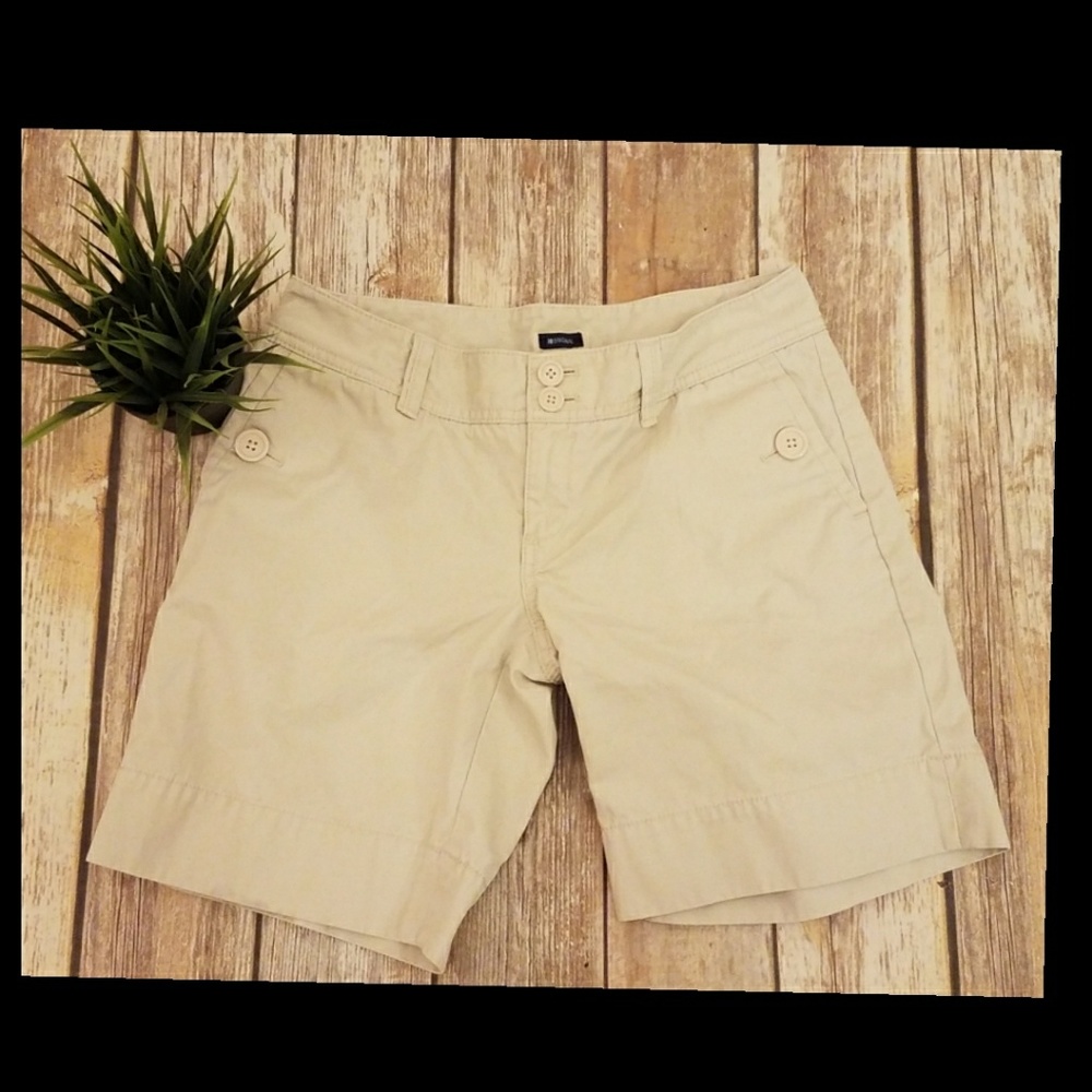 GAP Khaki Shorts size 6
